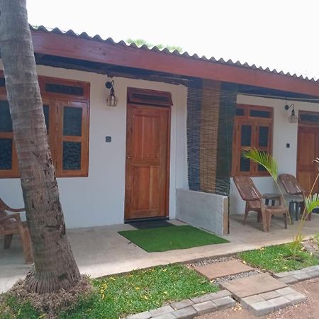 Amila Guest Hotel Trincomalee Exterior foto