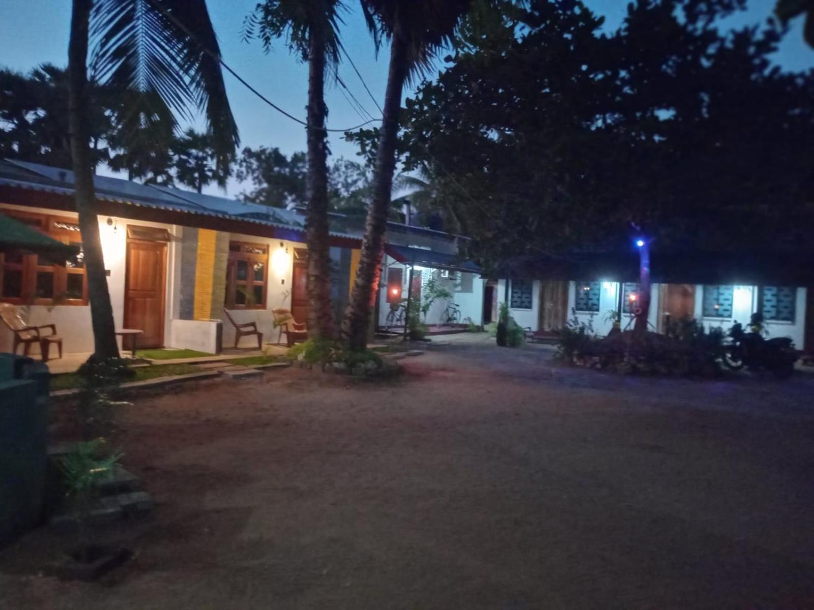 Amila Guest Hotel Trincomalee Exterior foto