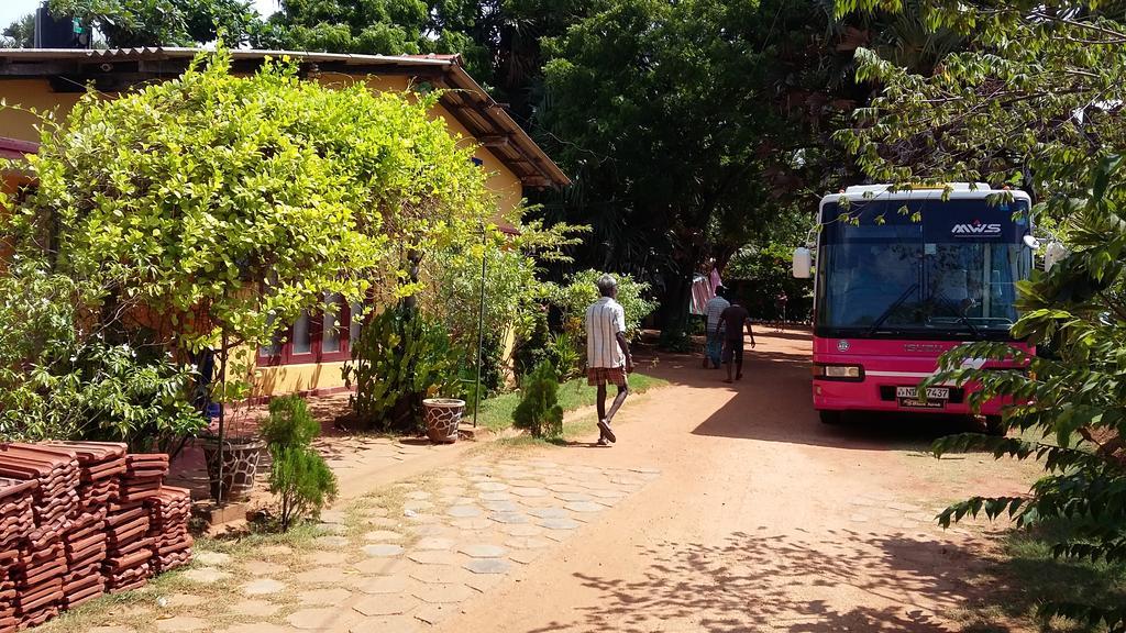Amila Guest Hotel Trincomalee Exterior foto